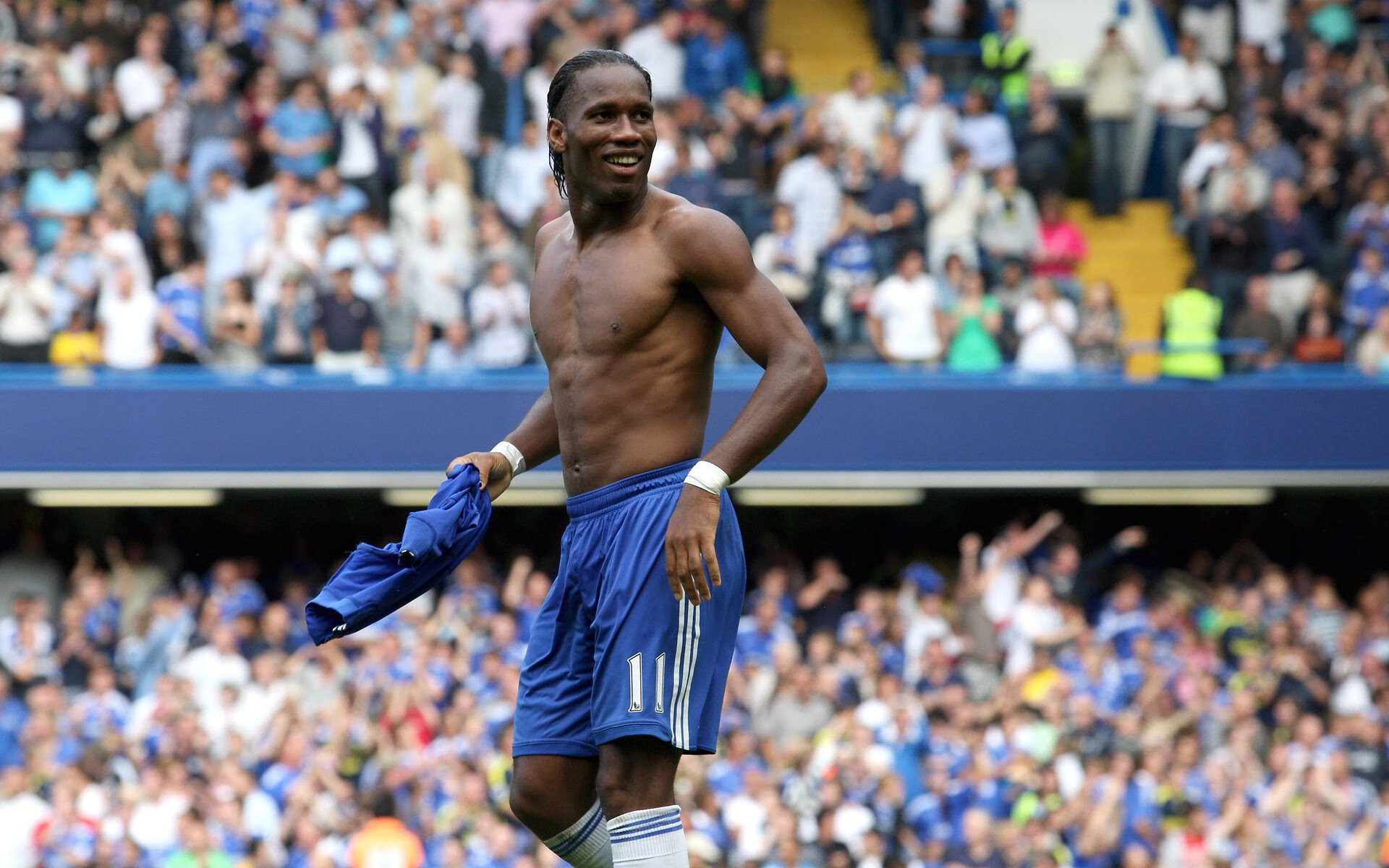 法国足球联赛中场激战，场上火药味十足，法国2020足球比赛