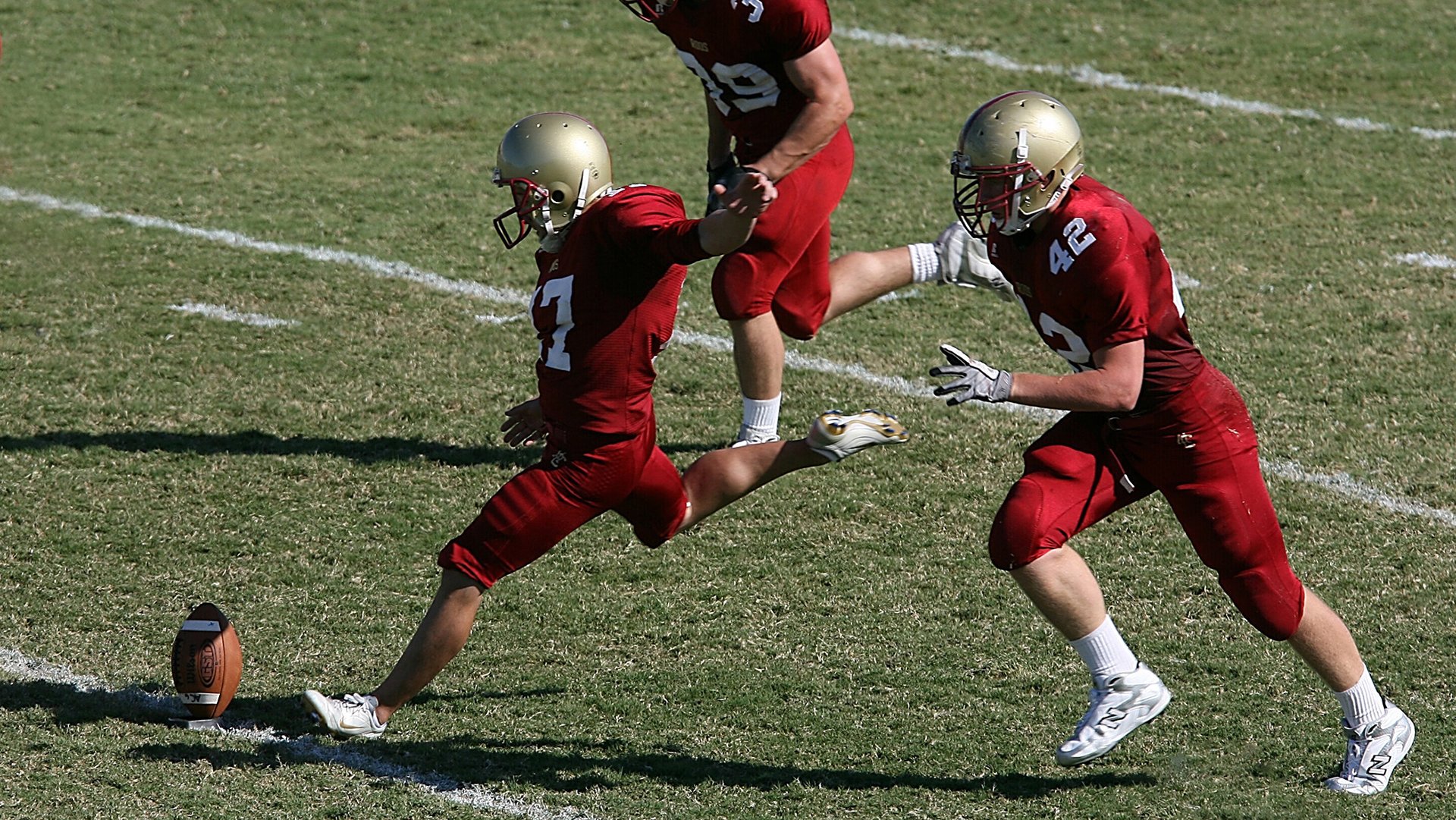 球迷“创意无限”自制作品：带你重温最感动瞬间，自创球技免费