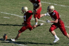 开云体育官网下载安装-保利斯塔防守强度逐步加强，塔利斯卡 保利尼奥