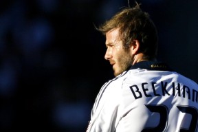 开云体育在线赛事直播-“德甲领头羊状态火热，争夺冠军进入白热化”，德甲收官