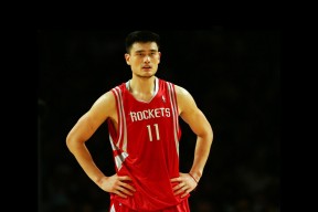 梅西意外离开巴塞罗那，引发转会市场动荡，梅西离开巴萨热搜