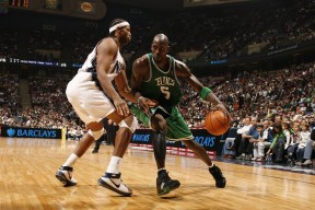 开云·体育官网APP下载-关键封盖：李磊封堵对手最后一投，守住胜利！