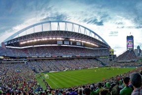 荷兰骑手 Emmelie Scholtens 在巴黎奥运会盛装舞步比赛中获得第八名，展现坚韧精神。